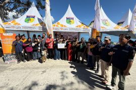 CPM bantu 20 UMKM di Kampung Nelayan Palu dengan tenda dagang