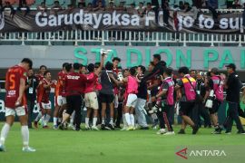 Tim Garudayaksa lakukan selebrasi promosi ke Liga 1