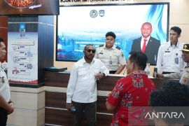 Yan Mandenas dorong pembentukan Kanwil Imigrasi di Papua Tengah