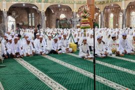 1.109 qari-qariah khataman massal syukuri harjad ke-74 HSU