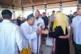 Gubernur Khofifah ajak umat Hindu Jatim bangun perdamaian dunia