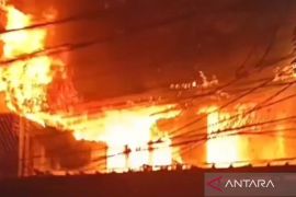 Dua bangunan bengkel di Jelambar Jakbar hangus terbakar