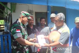 Kodam XV/Pattimura menyalurkan bantuan perbaikan masjid di Waili Malut