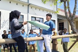 Lomba gebuk bantal meriahkan Hari Jadi ke-74 HSU