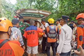 Tim SAR gabungan temukan korban tenggelam di Sungai Batang Mesumai