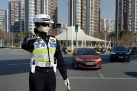 Robot Polisi lakukan patroli selama liburan Hari Buruh di China