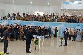 Gubernur Sulut lantik Tahlis Gallang sebagai Sekda