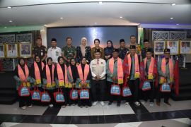 157 calon haji Singkawang berangkat ke Tanah Suci
