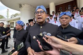 Farhan sesalkan kericuhan oleh massa berbaju hitam saat May Day di Bandung
