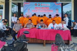 Polres Dharmasraya ungkap kasus penggelapan berawal dari perkenalan medsos