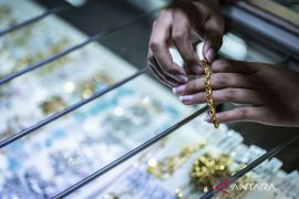 Daftar harga emas hari ini di Pegadaian: UBS turun tipis, Galeri24 naik, Antam stabil