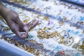 Harga emas di Pegadaian Selasa ini kompak turun