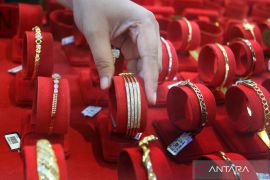 Harga emas Antam Selasa pagi merosot Rp35.000  per gram