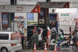 Menteri Bahlil bahas pengaruh kurs rupiah terhadap harga BBM