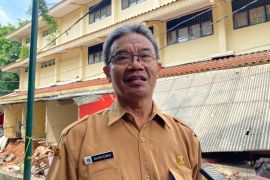 Tembok sekolah roboh, SDN Tebet Barat 08 lakukan PJJ bagi siswa