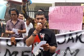 Massa desak Kejati Sumut tindak tegas oknum jaksa dugaan perselingkuhan