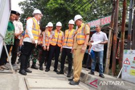 Pemkot Bekasi mulai tata utilitas lewat peluncuran perdana jalur terpadu saluran kabel