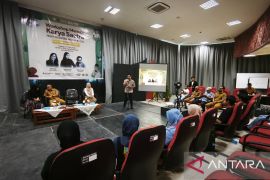 Tiga karya novel peserta lokakarya sastra Taman Budaya Sumatera Barat akan dibukukan
