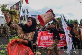 Unjuk rasa protes penataan Pasar Higienis