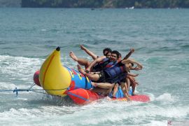 Kunjungan wisata bahari Jatim