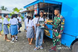 Lanal Nabire hadirkan mobil baca tingkatkan literasi pelajar