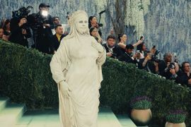 Tantangan besar yang dihadapi pesohor berbusana unik di Met Gala