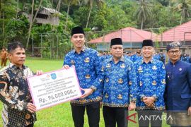 Telkom bantu Rp96 juta untuk tingkatkan kompetensi digital siswa SMPN 4 Sawahlunto