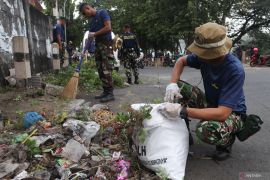 Aksi bersih-bersih Kota Surabaya jelang Hardikal