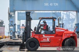 Indef: Surplus neraca perdagangan Maret positif dukung perekonomian RI