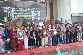 PT Timah fasilitasi pelepasan siswa SMAN 1 Mentok meriah