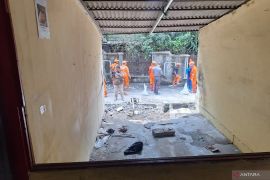 Siswa kelas 6 SDN Tebet Barat tetap ujian di kelas usai tembok roboh