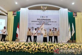 Gubernur Mandacan: 142 calon haji jaga nama baik Papua Barat