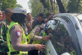 Sopir minibus ditemukan tewas dalam mobil di Cengkareng Jakbar