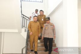 Bupati Paluta tinjau kesiapan Mako sementara Polres