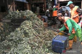 Ratusan pedagang Pasar Angke Jakbar diwajibkan pilah sampah