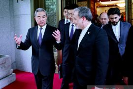 China dorong lanjutan perundingan akhiri perang saat jumpa menlu Iran