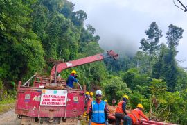 Relawan PLN dari Semarang ke pedalaman Kalimantan, ikut menyalakan harapan
