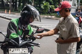 Pemerintah turunkan komisi tarif ojek daring
