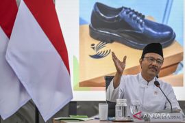 Mensos: Sepatu siswa Sekolah Rakyat yang viral bukan dari Kemensos