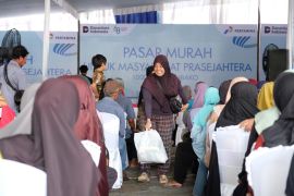 Kilang Pertamina Plaju salurkan 1.000 paket sembako murah bagi warga prasejahtera