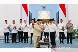 Politik kemarin, laporan Komisi Reformasi hingga Ade Armando mundur