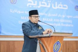 Cara memuliakan orang tua menurut Al-Qur'an dan hadis