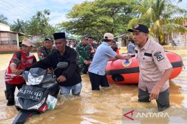 Hujan deras, jalan lintas provinsi di Nagan Raya terputus banjir 50 cm