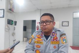 Dua truk trailer lawan arah di Cakung ganggu arus lalu lintas