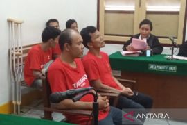 Empat terdakwa pencurian besi proyek Stadion Teladan Medan dituntut tiga tahun penjara