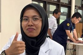 Sepeda, kebab dan jas putih