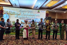Gubernur Kalteng dan Uskup Palangka Raya saling sanjung di Episcopal