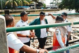 Wali Kota tinjau Bendungan Polor, usut penyebab banjir kolong tol Puri
