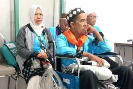 Pasangan calon haji asal Kotim diterbangkan ke Madinah setelah sempat tertunda