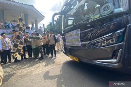 Lima calon haji Garut gagal berangkat akibat sakit